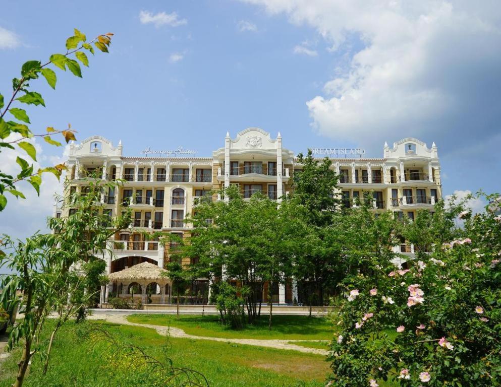 Harmony Suitеs Apartment 써니비치 외부 사진